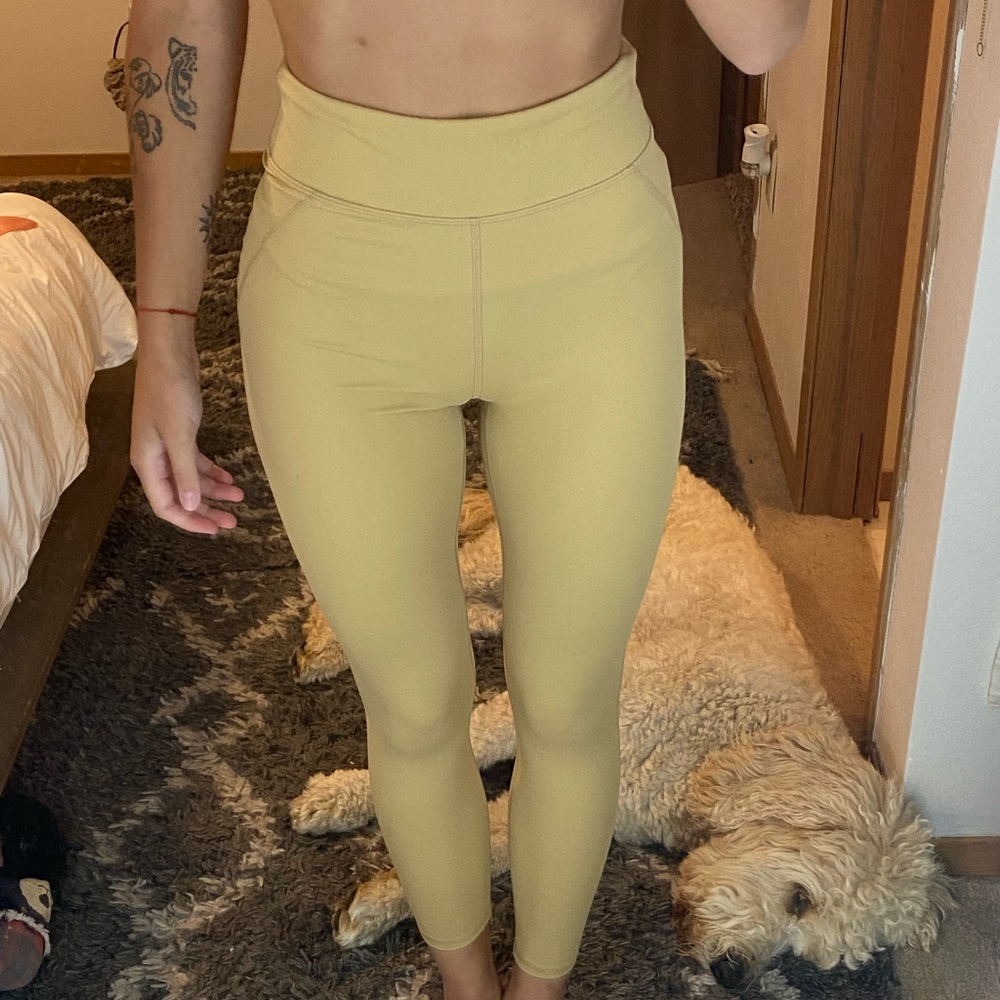 Nude/brown leggings